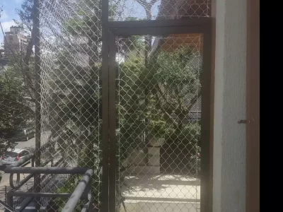 Portões de Segurança com Redes de Proteção