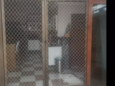 Portões de Segurança com Redes de Proteção