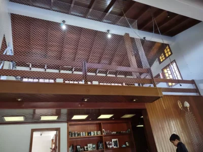Redes de proteção para escadas e mezaninos