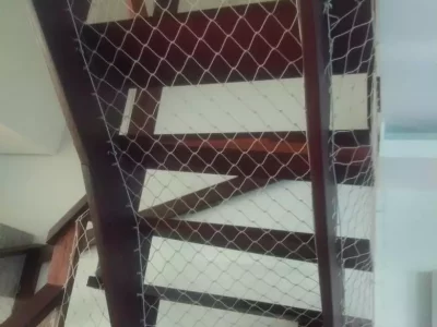 Redes de proteção para escadas e mezaninos
